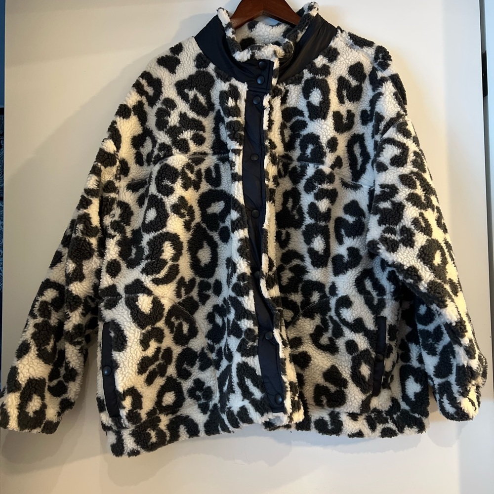 Old navy fleece leopard button jacket